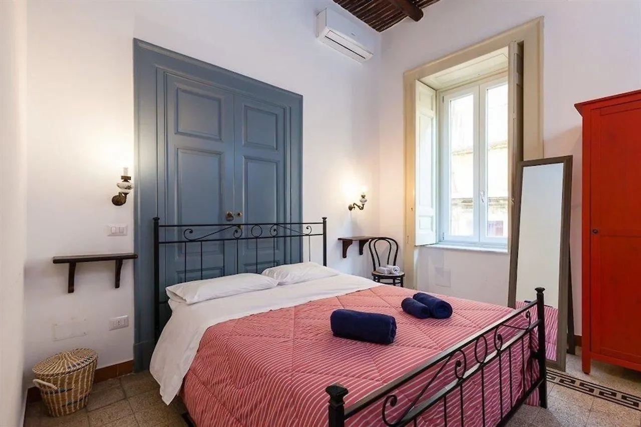 Don Pedro Rooms Vicere Di Toledo In The City Center Napoli Affittacamere