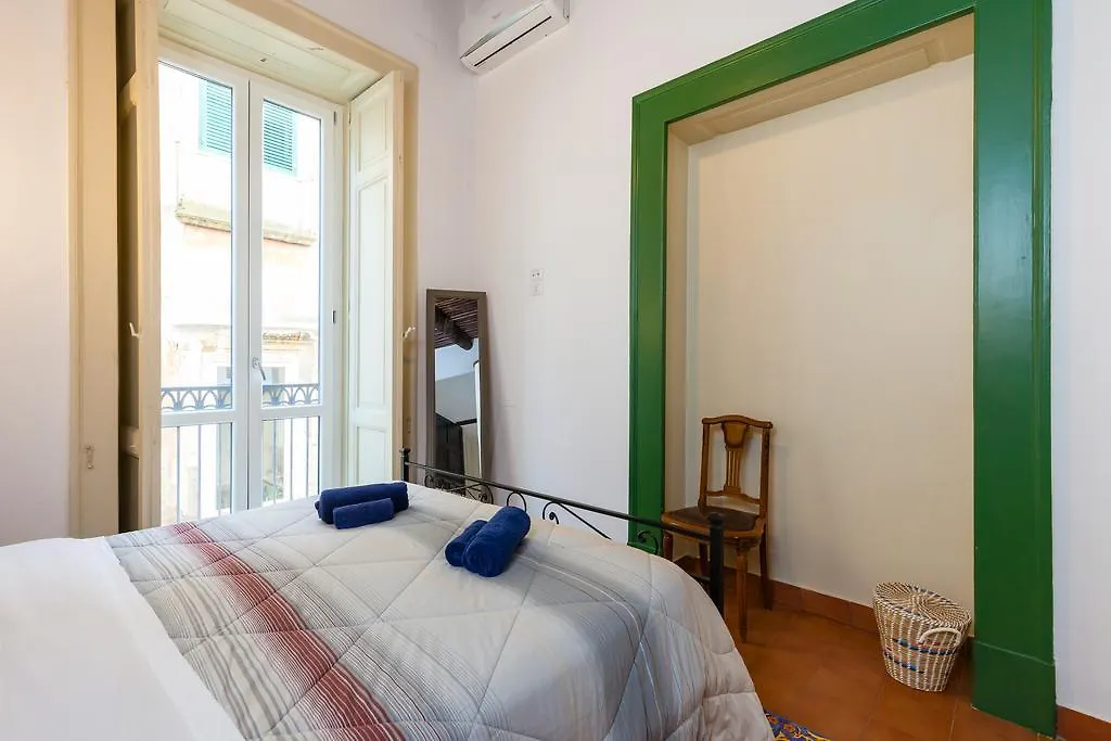 Don Pedro Rooms Vicere Di Toledo In The City Center Napoli Affittacamere