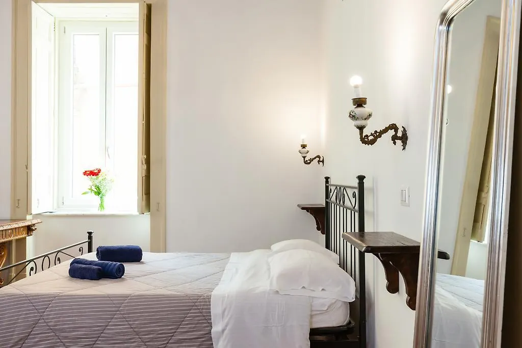 Don Pedro Rooms Vicere Di Toledo In The City Center Napoli 3*,  Italia