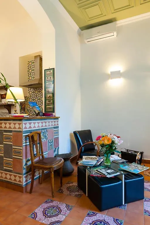 Don Pedro Rooms Vicere Di Toledo In The City Center Naples Guest house