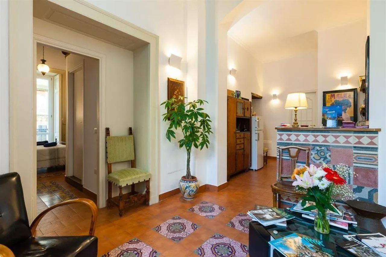 بيت ضيافة Don Pedro Rooms Vicere Di Toledo In The City Center نابولي