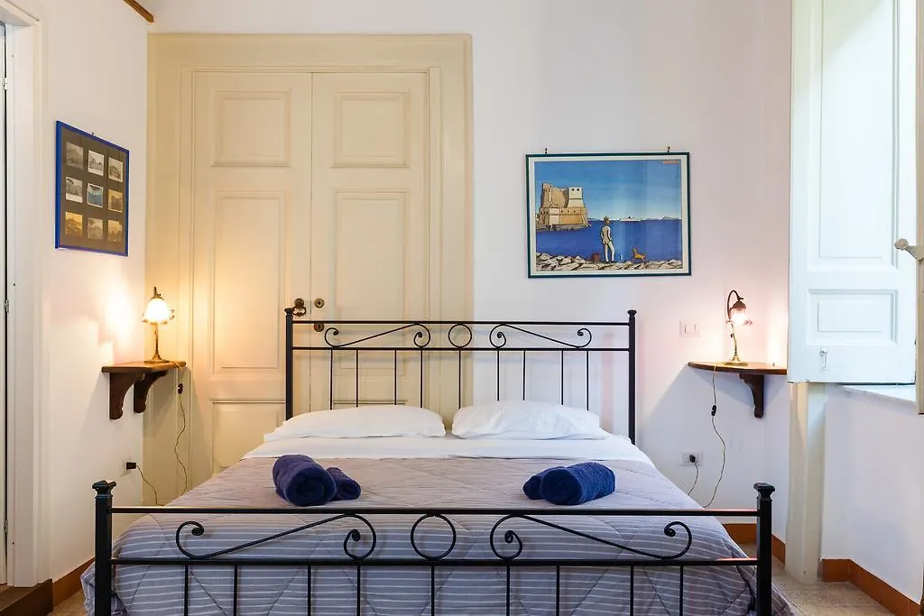 بيت ضيافة Don Pedro Rooms Vicere Di Toledo In The City Center نابولي