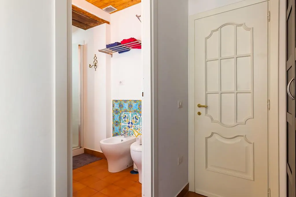 بيت ضيافة Don Pedro Rooms Vicere Di Toledo In The City Center نابولي