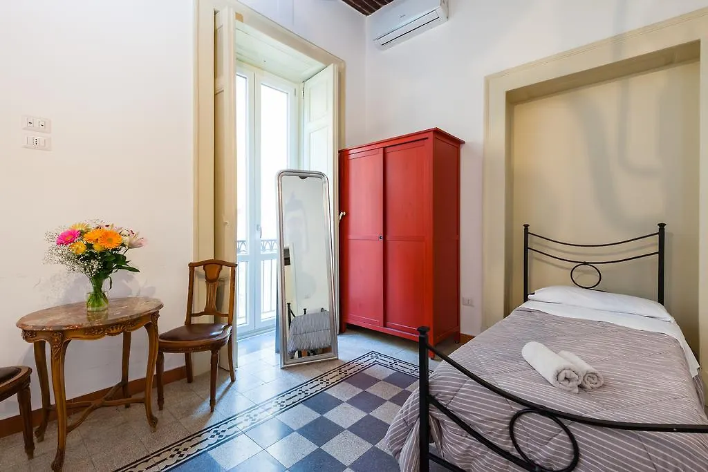 بيت ضيافة Don Pedro Rooms Vicere Di Toledo In The City Center نابولي