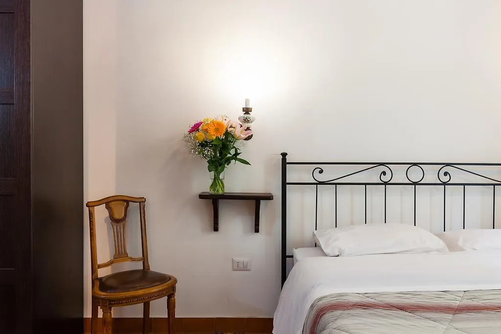 *** بيت ضيافة Don Pedro Rooms Vicere Di Toledo In The City Center نابولي إيطاليا