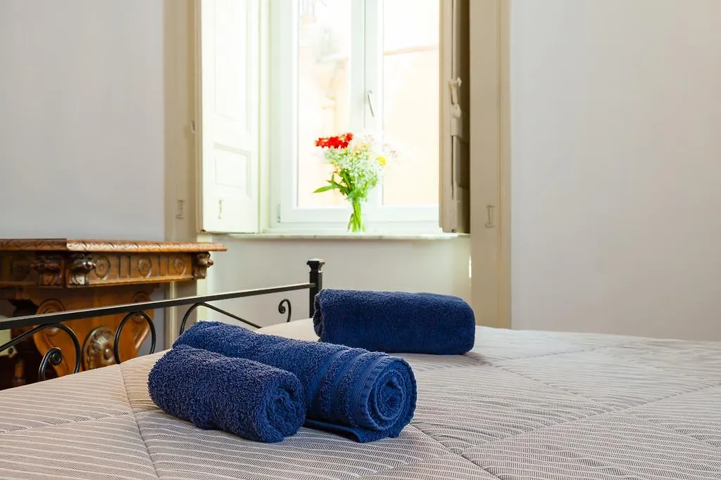 بيت ضيافة Don Pedro Rooms Vicere Di Toledo In The City Center نابولي