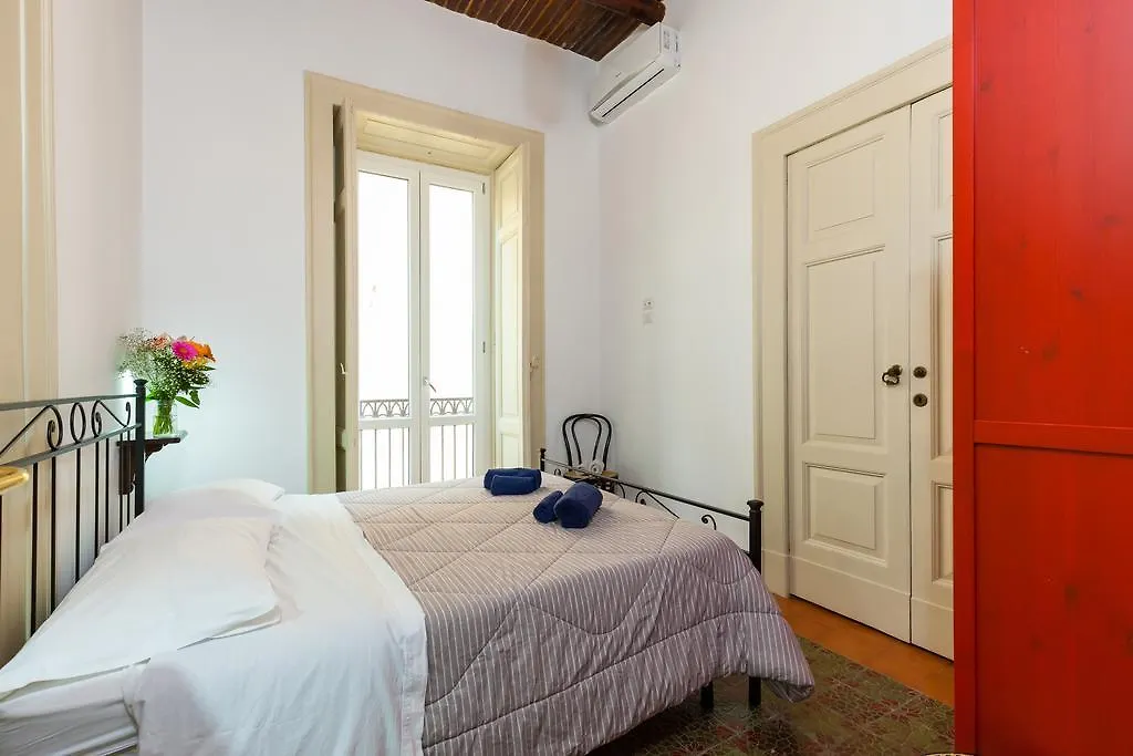 بيت ضيافة Don Pedro Rooms Vicere Di Toledo In The City Center نابولي