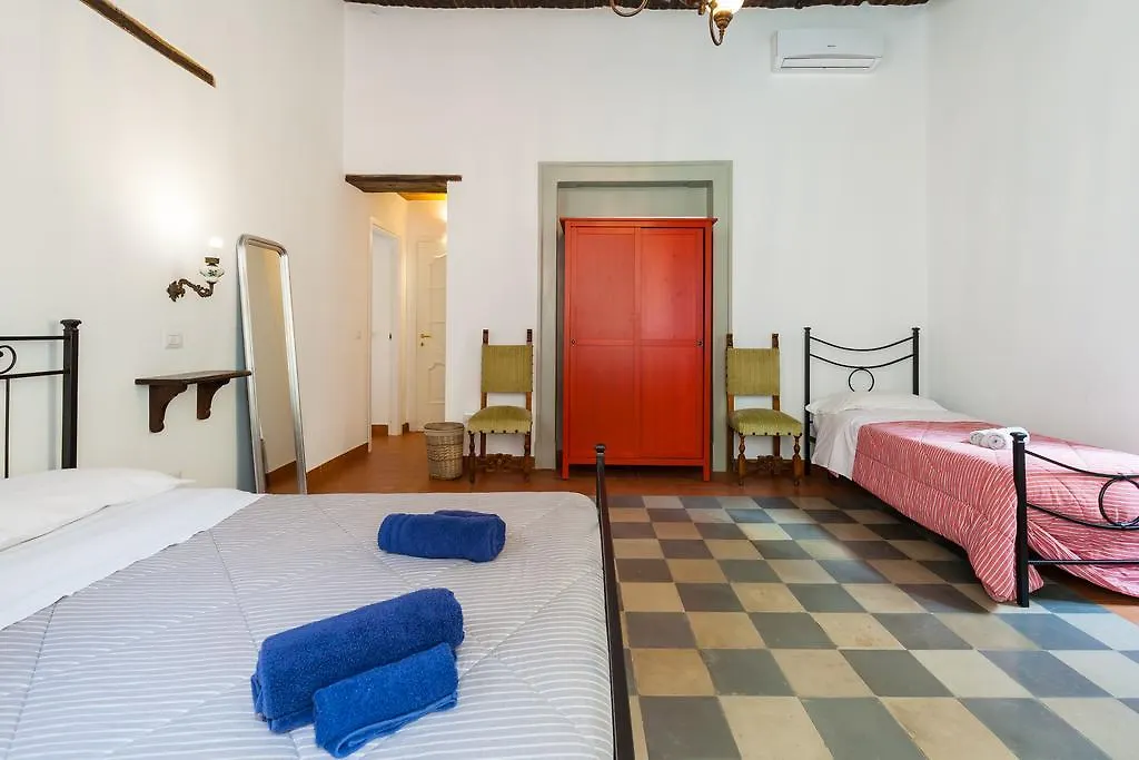 *** بيت ضيافة Don Pedro Rooms Vicere Di Toledo In The City Center نابولي إيطاليا