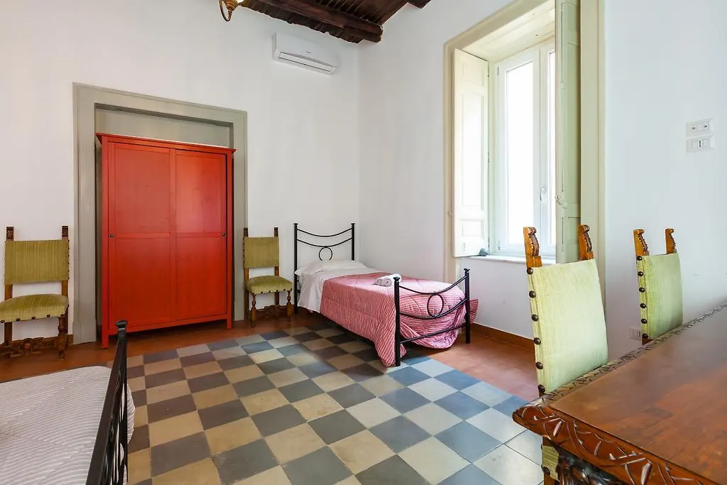 *** بيت ضيافة Don Pedro Rooms Vicere Di Toledo In The City Center نابولي إيطاليا