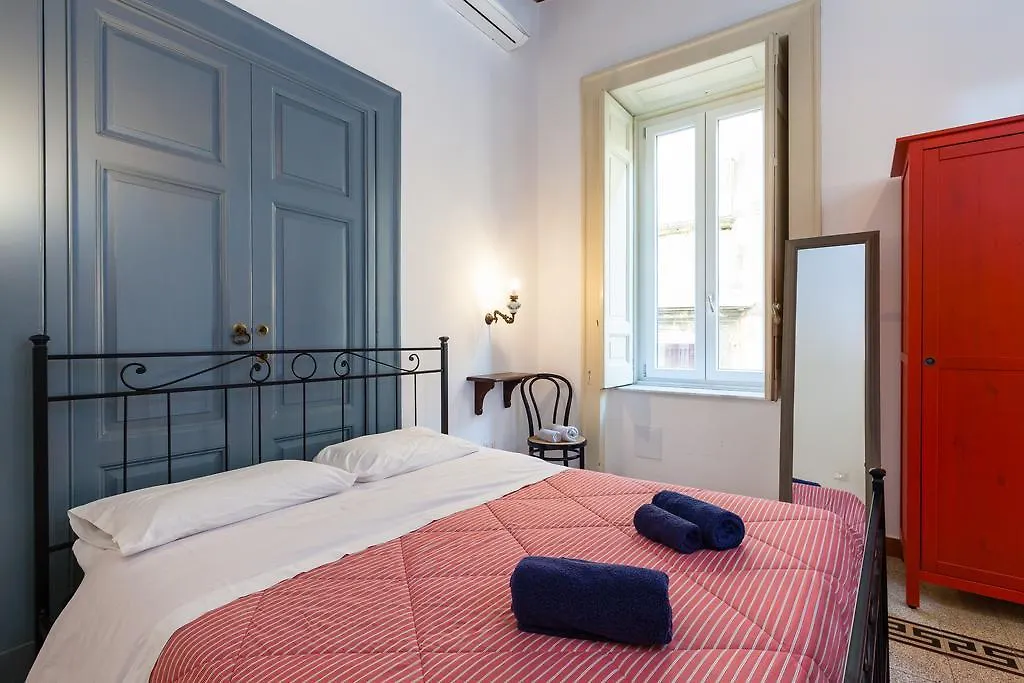 بيت ضيافة Don Pedro Rooms Vicere Di Toledo In The City Center نابولي
