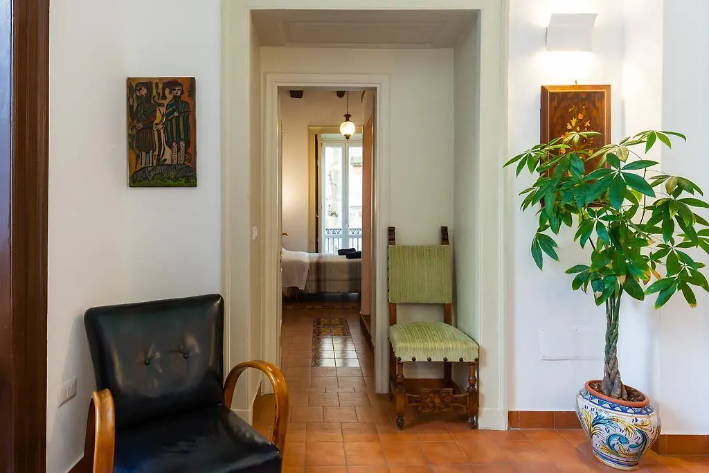 بيت ضيافة Don Pedro Rooms Vicere Di Toledo In The City Center نابولي